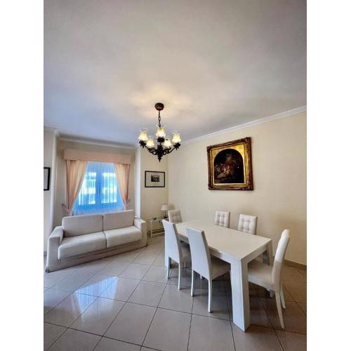 D33 Short-Lets Sorrento Apartment and Pool