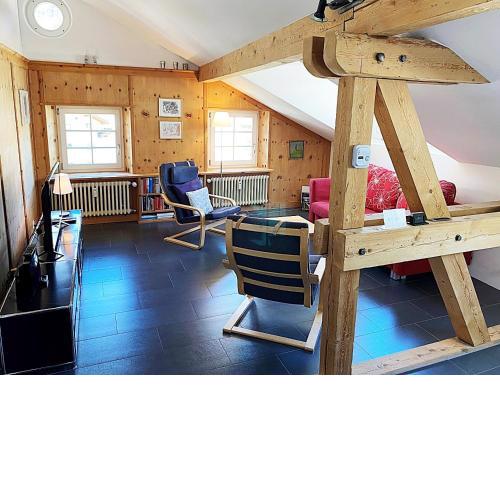 Dachwohnung im Alpenstil, 60m2 für 2P, mit Garage BM186