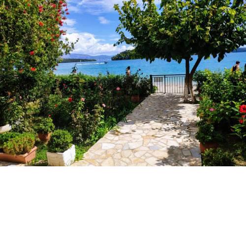 Daglas Beachfront House at Nidri