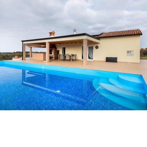 Dainty Holiday Home in Novigrad with Private Swimming Pool