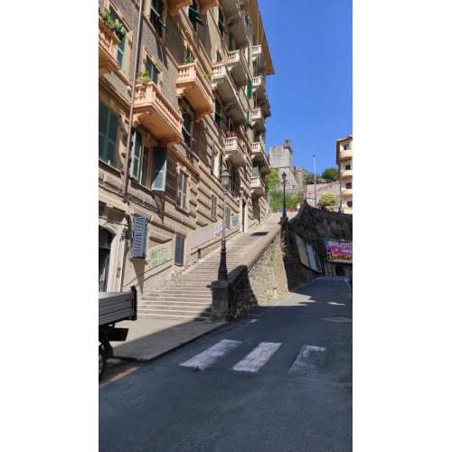 Dal Castello Alle 5Terre