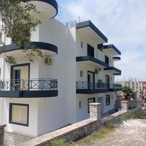 DALILA STUDIO APARTMENTS FREE PARKING and 3 MINUTES FAR AWAY FROM SEA