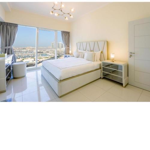 Damac Heights-2BR with City & Sea View by Livbnb