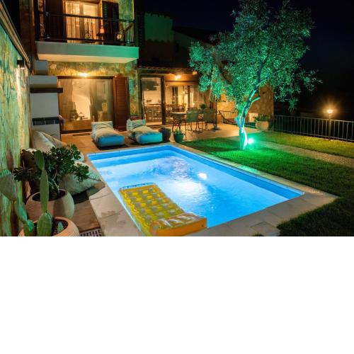 Dandy on the Beach Private Villa with Pool, Parking and Cellar- Sea View