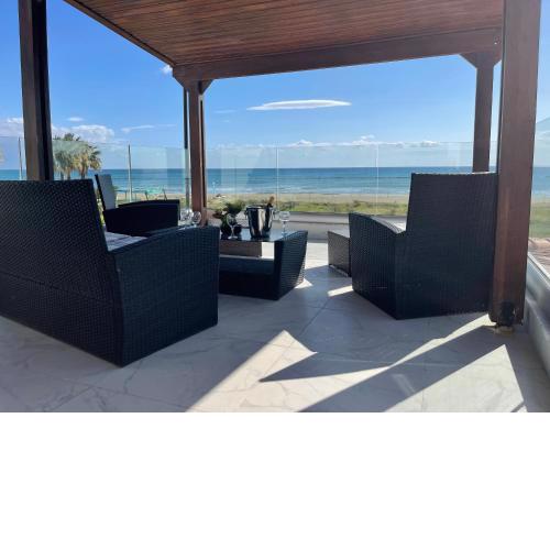 Dasaki Beach Villa - on Seafront
