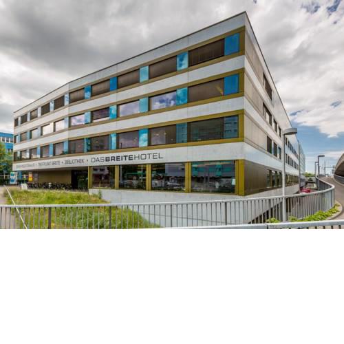 Dasbreitehotel am Rhein