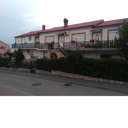 Decent Apartment in Ližnjan with Balcony