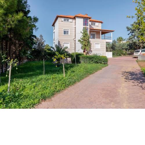 Decent Holiday Home in Chalcis with Garden