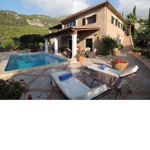 Deia Villa Sleeps 10 with Pool and Air Con