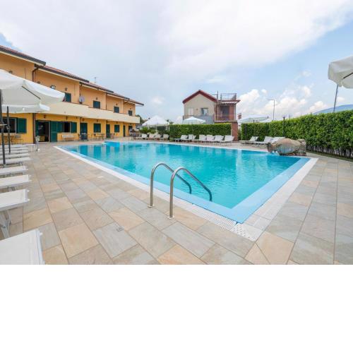 Delightful Apartment in Paestum with Swimming Pool