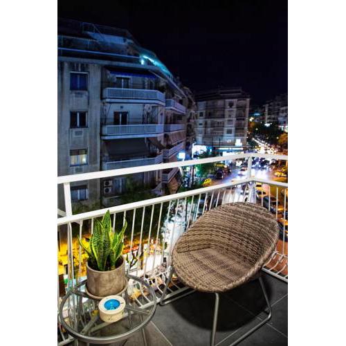 Delightful Brand New APT/4P Athens Downtown!