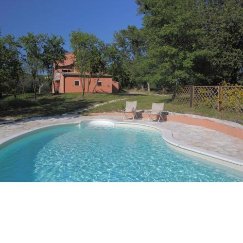 Delightful Holiday Home in Cossignano with Swimming Pool