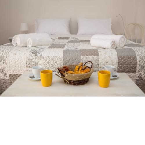 Deluxe 200sq central 4 suites house