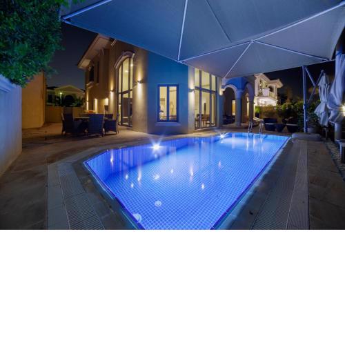 Deluxe 4BR Palm Villa With Private Beach and Pool with Complimentary Golf