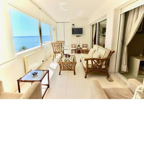 Deluxe Apartment on the First Line