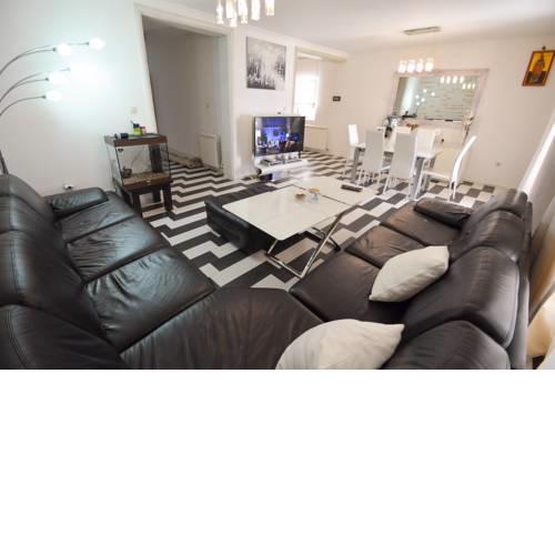 Deluxe Apartment Risan