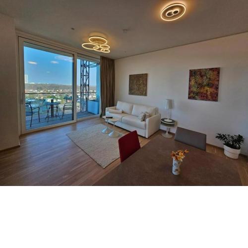 Deluxe Apartment & Rooftop-Pool