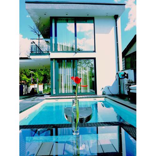 Deluxe Apartment & Suite