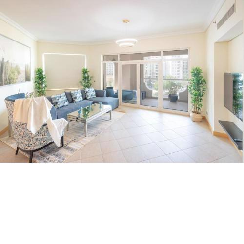 Deluxe Apartment with Pool & Beach in Palm