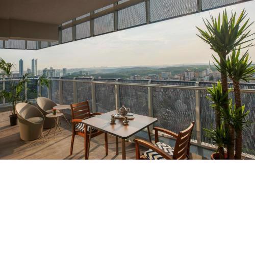 Deluxe Apartment with Shared Pool and Refreshing View in Maslak