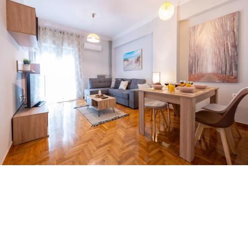 Deluxe furnished apt in central Athens