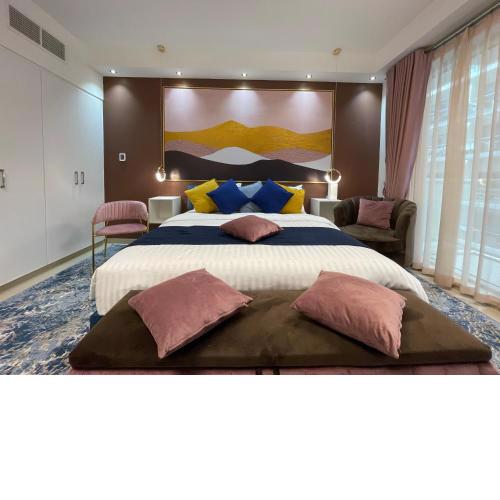 Deluxe Studio Private Apartment - Beachfront Property
