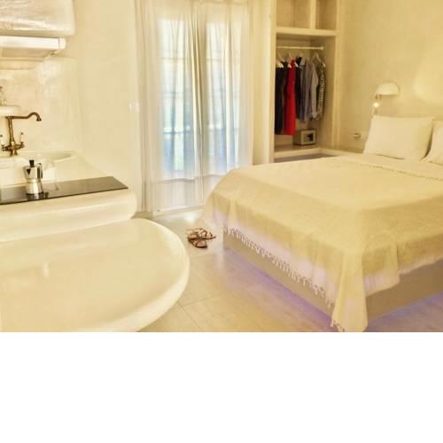 Deluxe Studios & Suites Ageri-Milos
