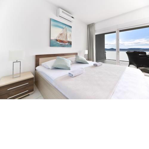 Deluxe Triplex Antea