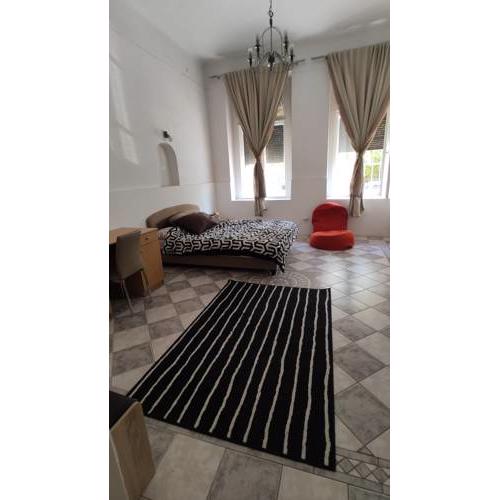 Dembinszky private room
