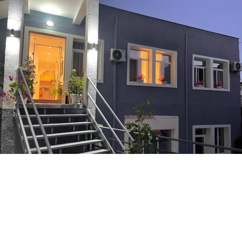 Deni's Hotel