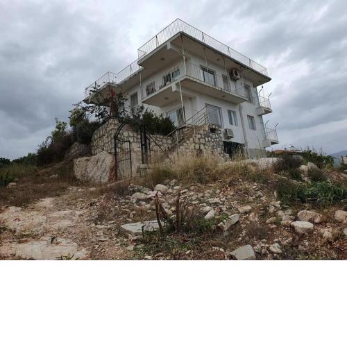 Deniz ve Dağ Manzaralı Apart