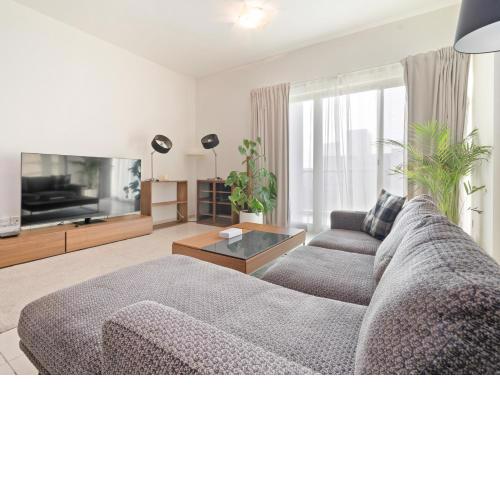 Desert Chic 1BR: An Urban Oasis In The Greens