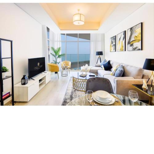 Designer 1BR with Sea View in Palm by Livbnb