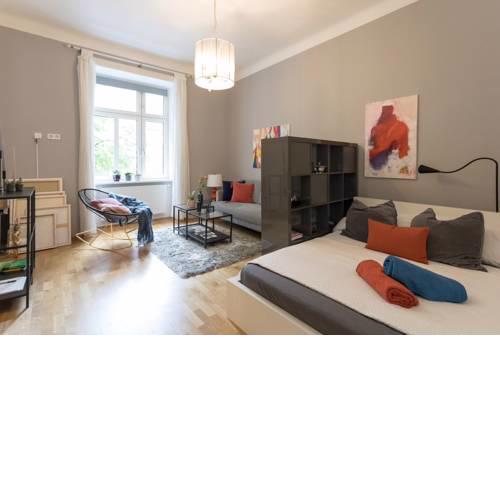 Designer apartment close to central