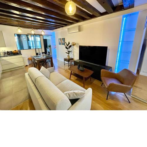 Designer Apartment Tour Saint-Jacques - 1BR 4P