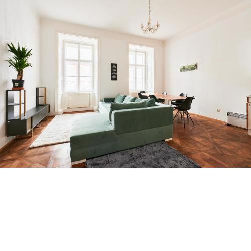 Designer Historical 2BD Apartment by Wien Mitte