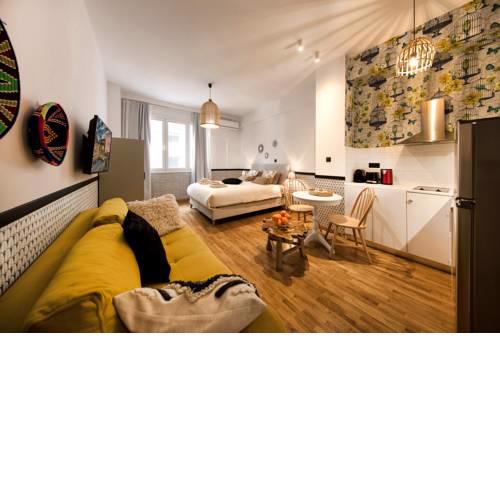 Designer renovated apartment in downtown Athens