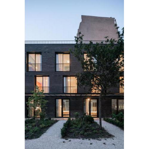 Deskopolitan House