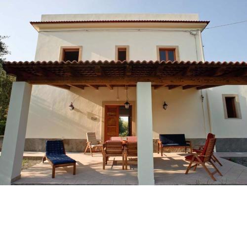 Detached villa in an excellent location only 200 meters from the sea