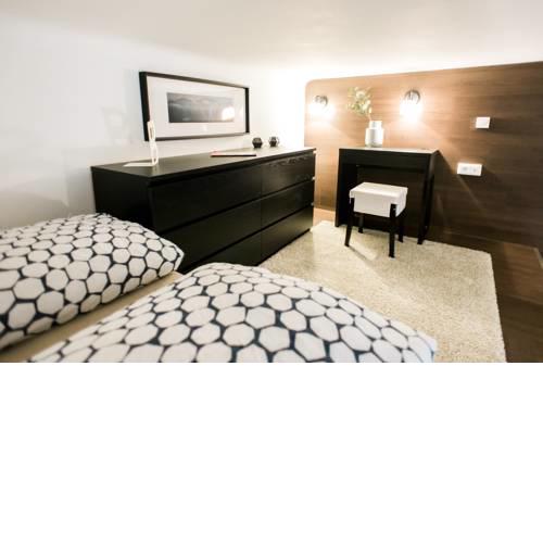 d.Five Diamond Apartments