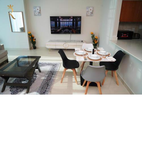 Diamond 2BR Luxurious Retreat in Al Reem
