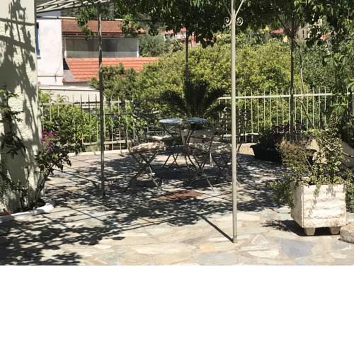 DINAS APARTMENTS