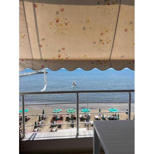 Dion's beach apartment