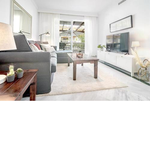 DN12- Modern apartment walking distance to beach