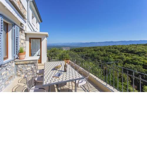 Dobrinj Villa Sleeps 8 Pool Air Con WiFi