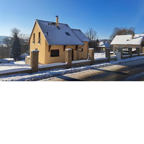 Domeček pod skalami, Tisá 535