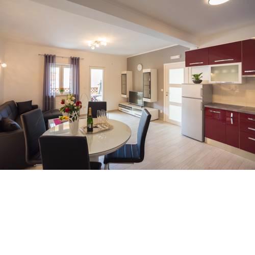 Domenica Apartments