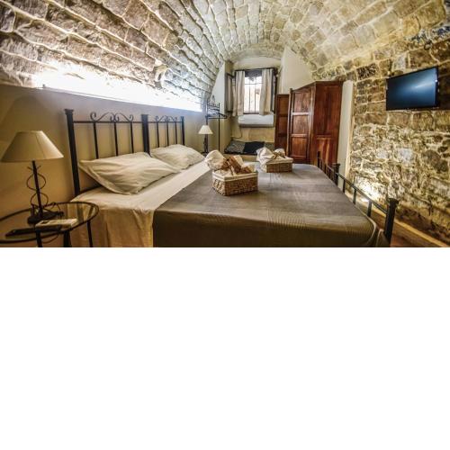 Domum in petra casa nella roccia