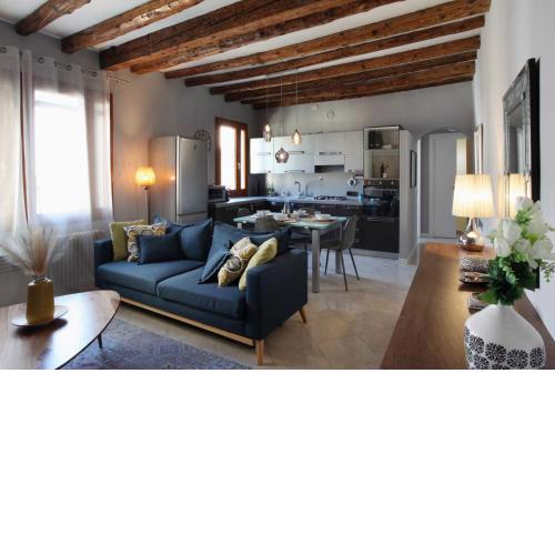 Domus Biennale, Modern apartment in Venice centre.