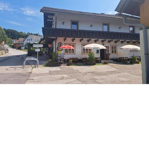Dorfgasthof und Frühstückspension Tiefenbacher